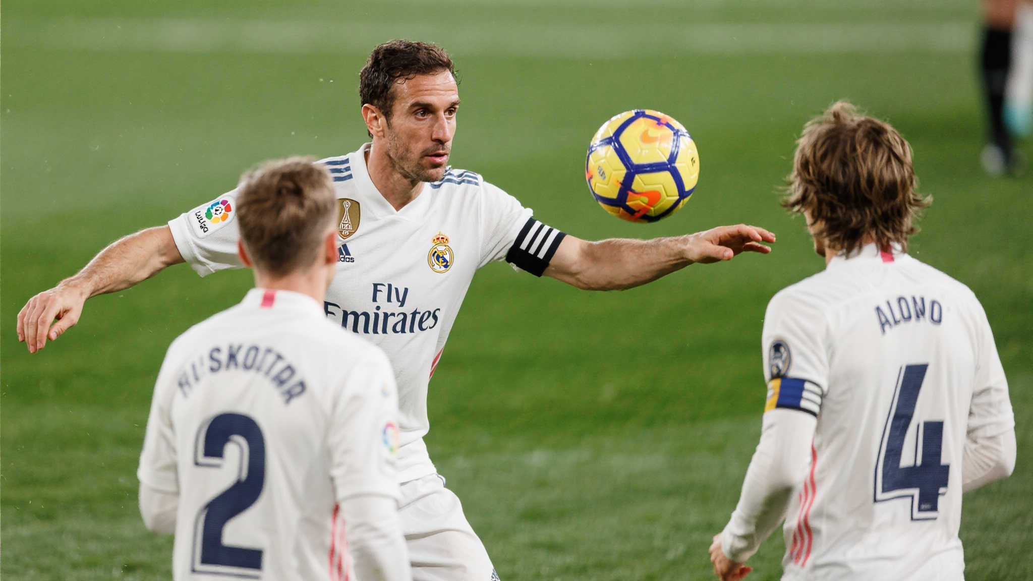 皇马犹豫不决,阿隆索继任者机遇错失! 皇马犹豫不决,阿隆索继任者机遇错失!